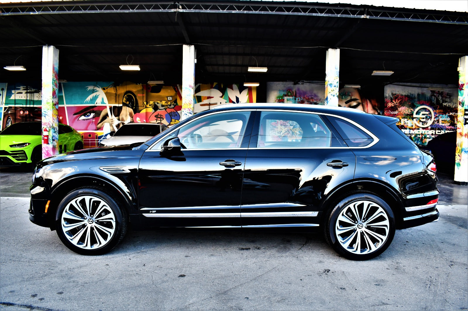 BENTLEY BENTAYGA 2022