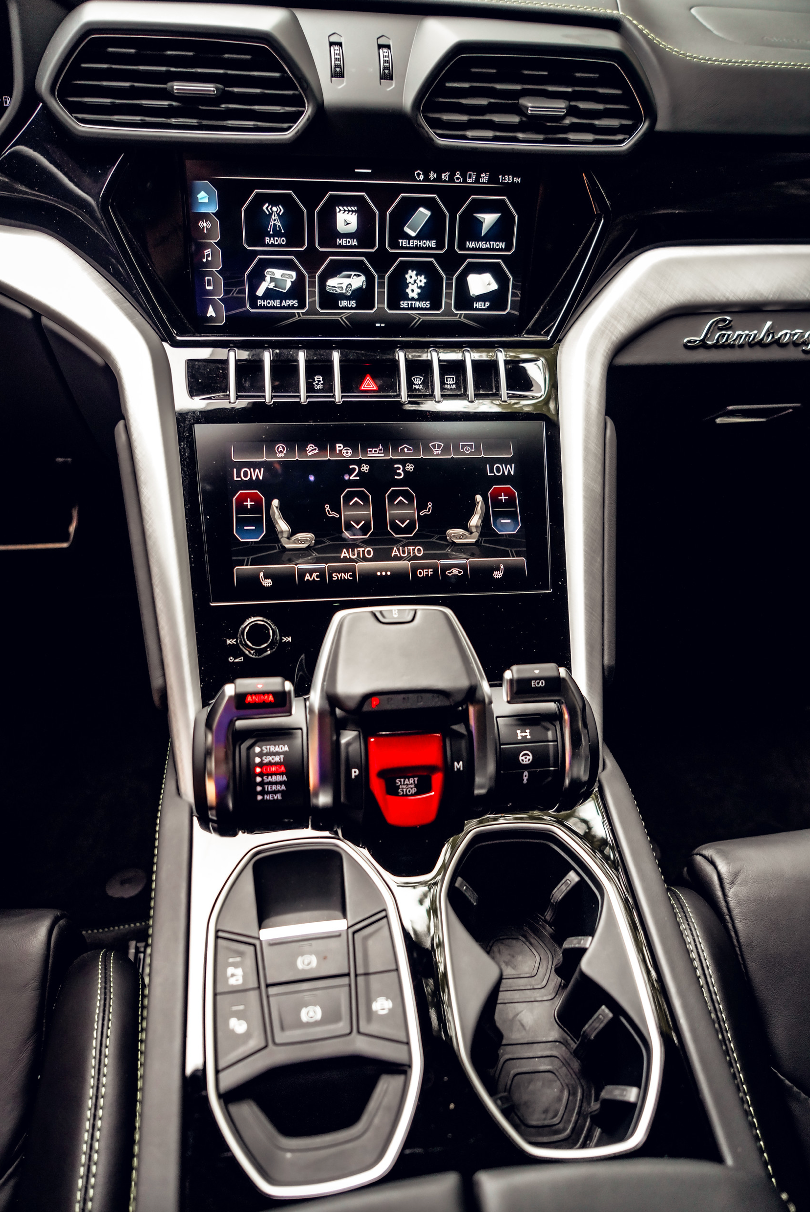 LAMBORGHINI URUS DOVE