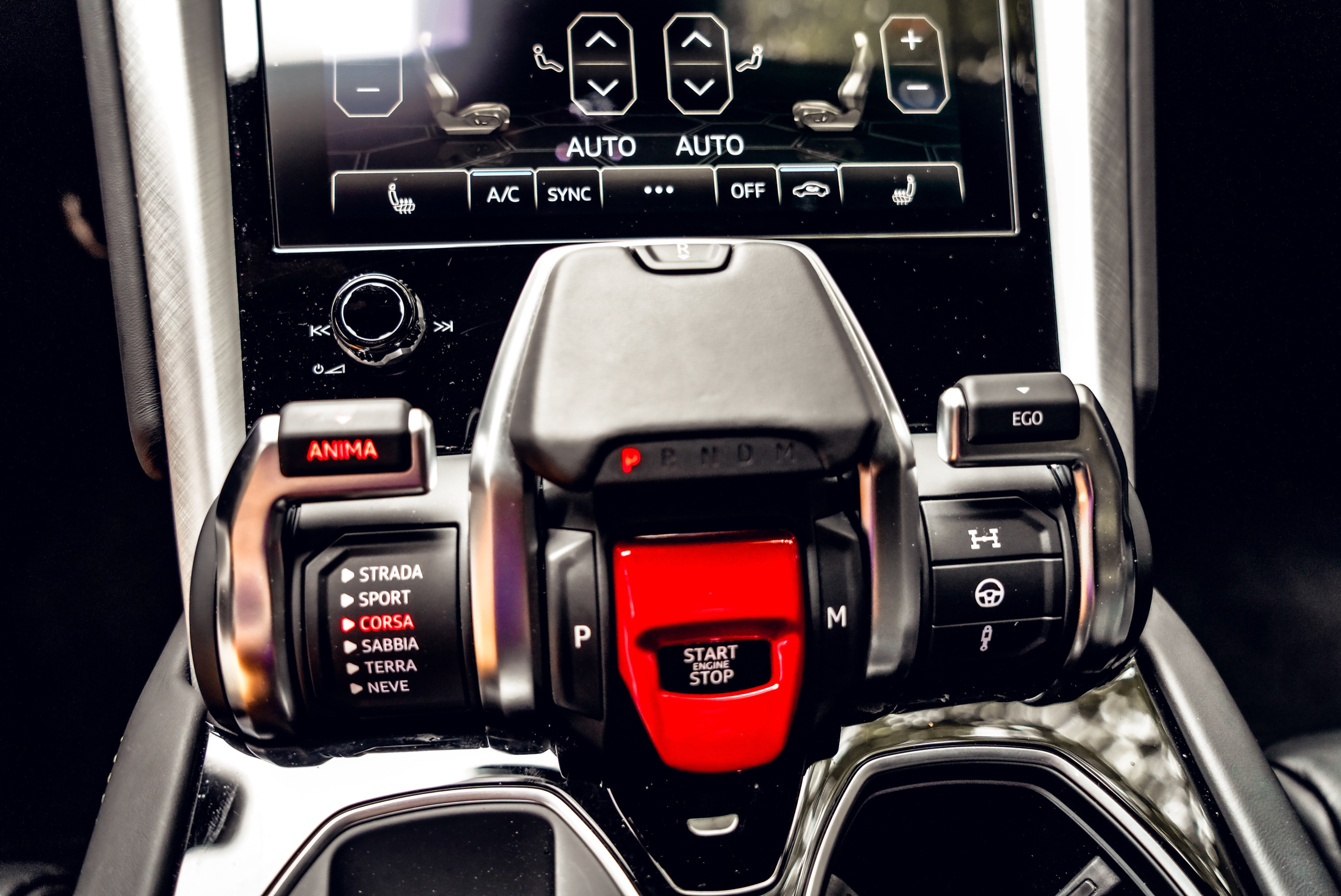 LAMBORGHINI URUS DOVE
