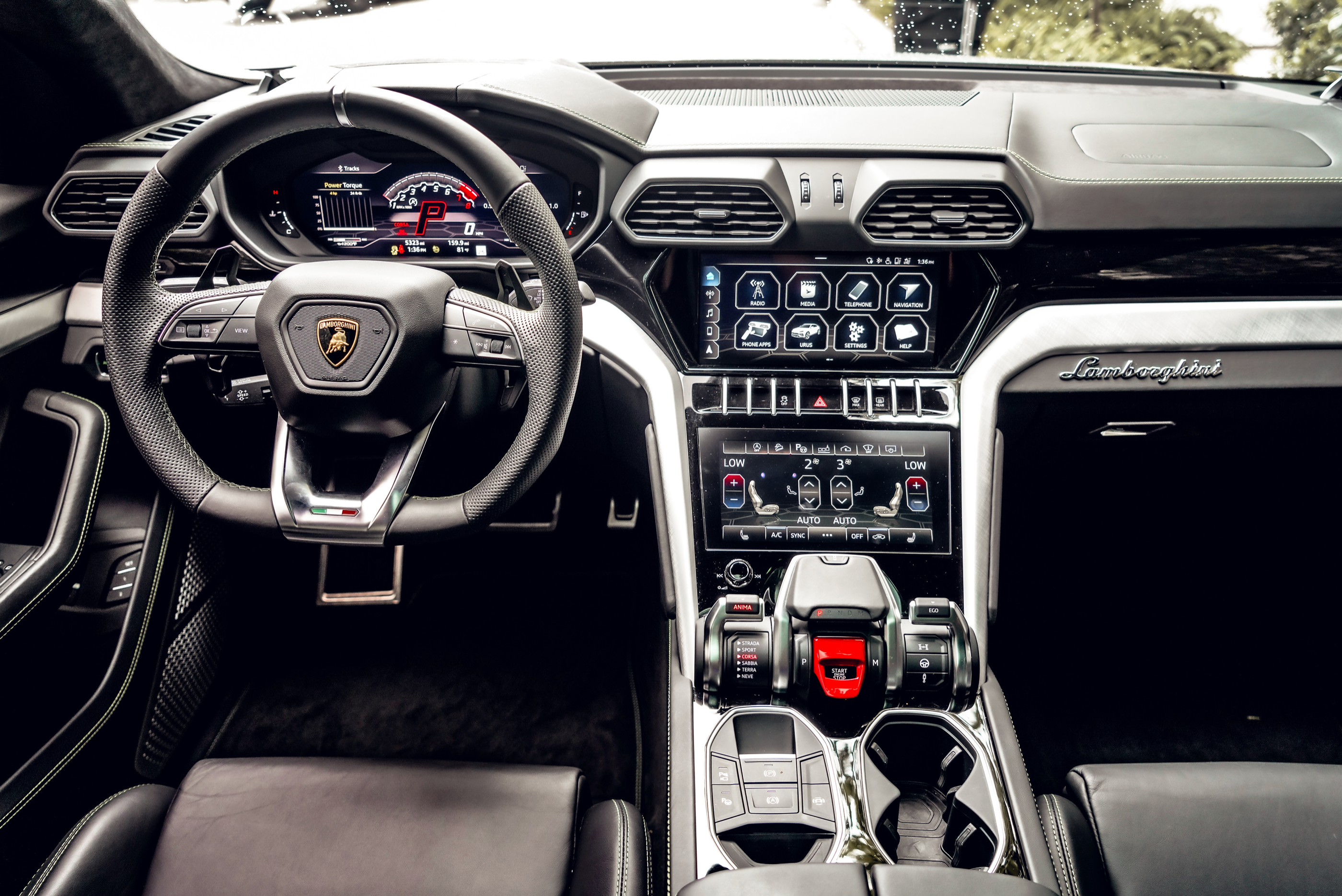 LAMBORGHINI URUS DOVE
