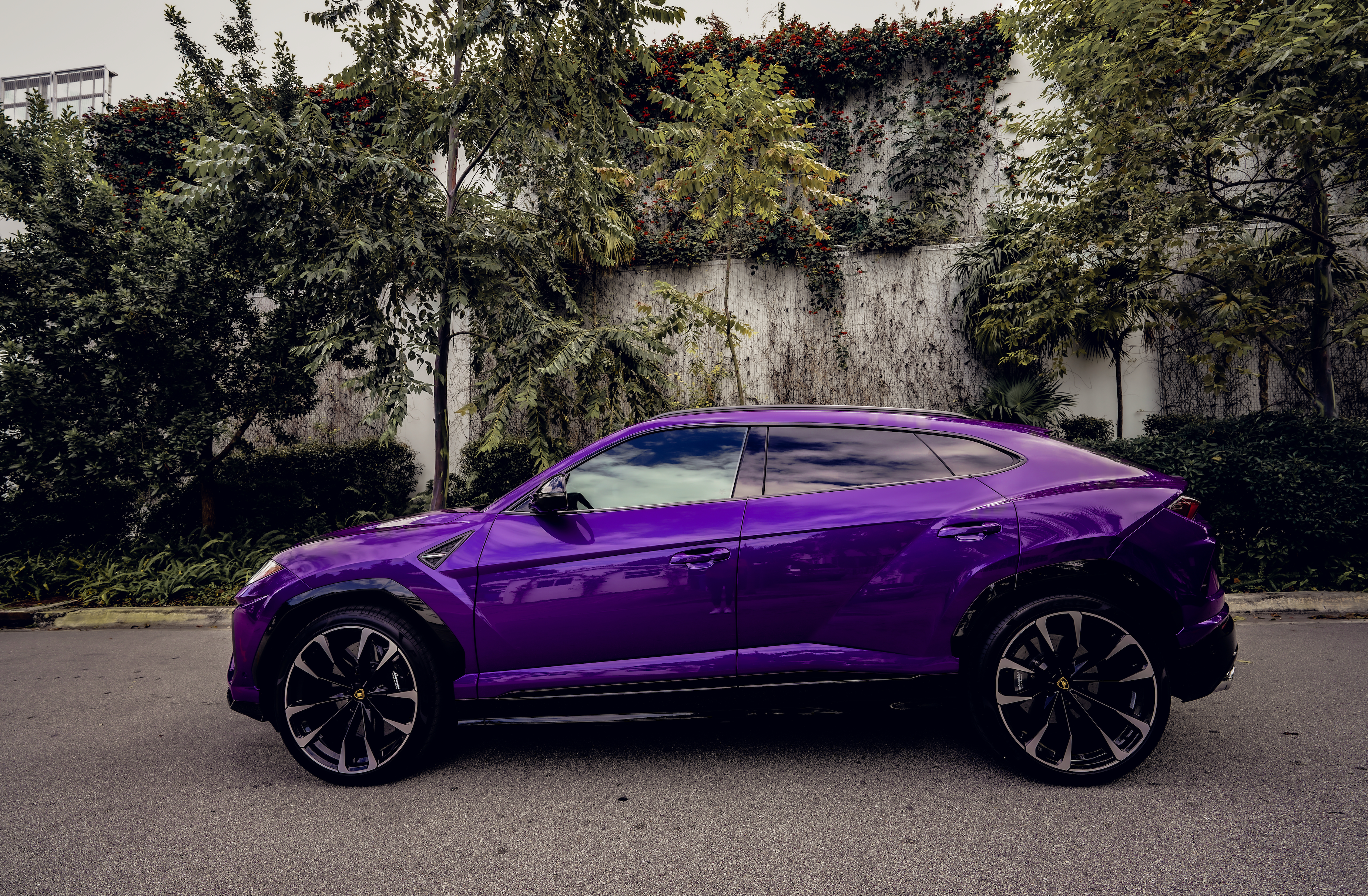2022 LAMBORGHINI URUS PURPLE