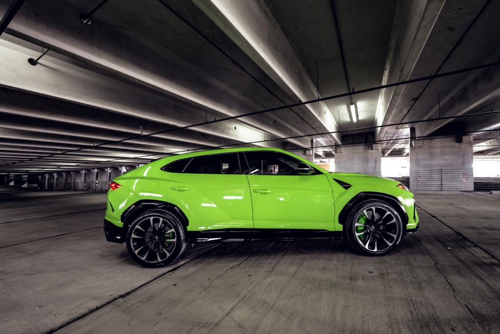 LAMBORGHINI URUS GREEN 2022