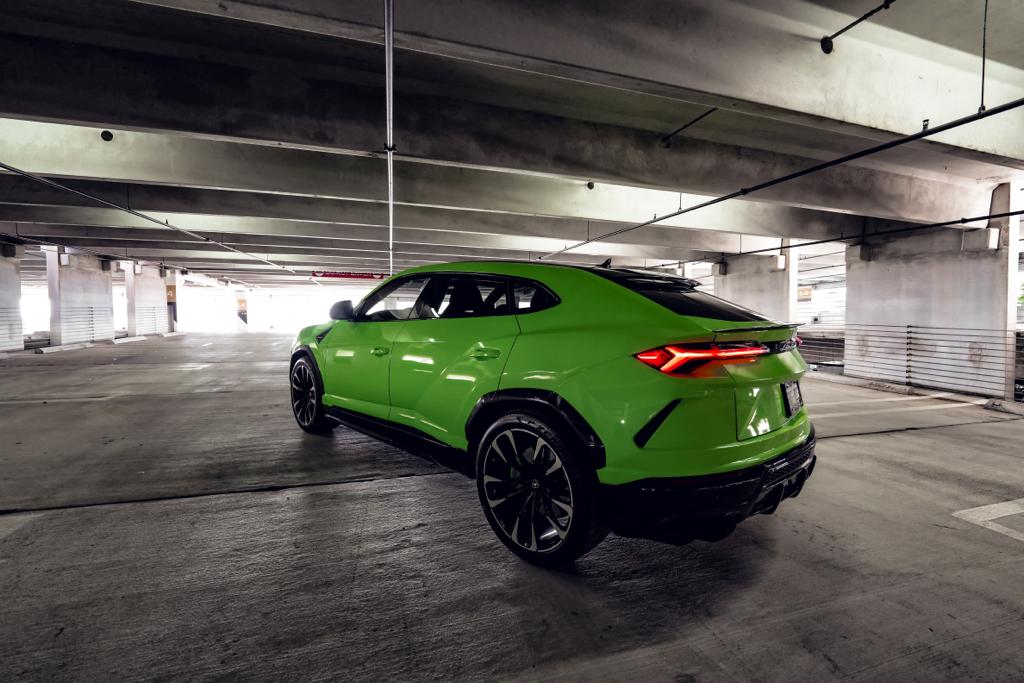 LAMBORGHINI URUS GREEN 2022