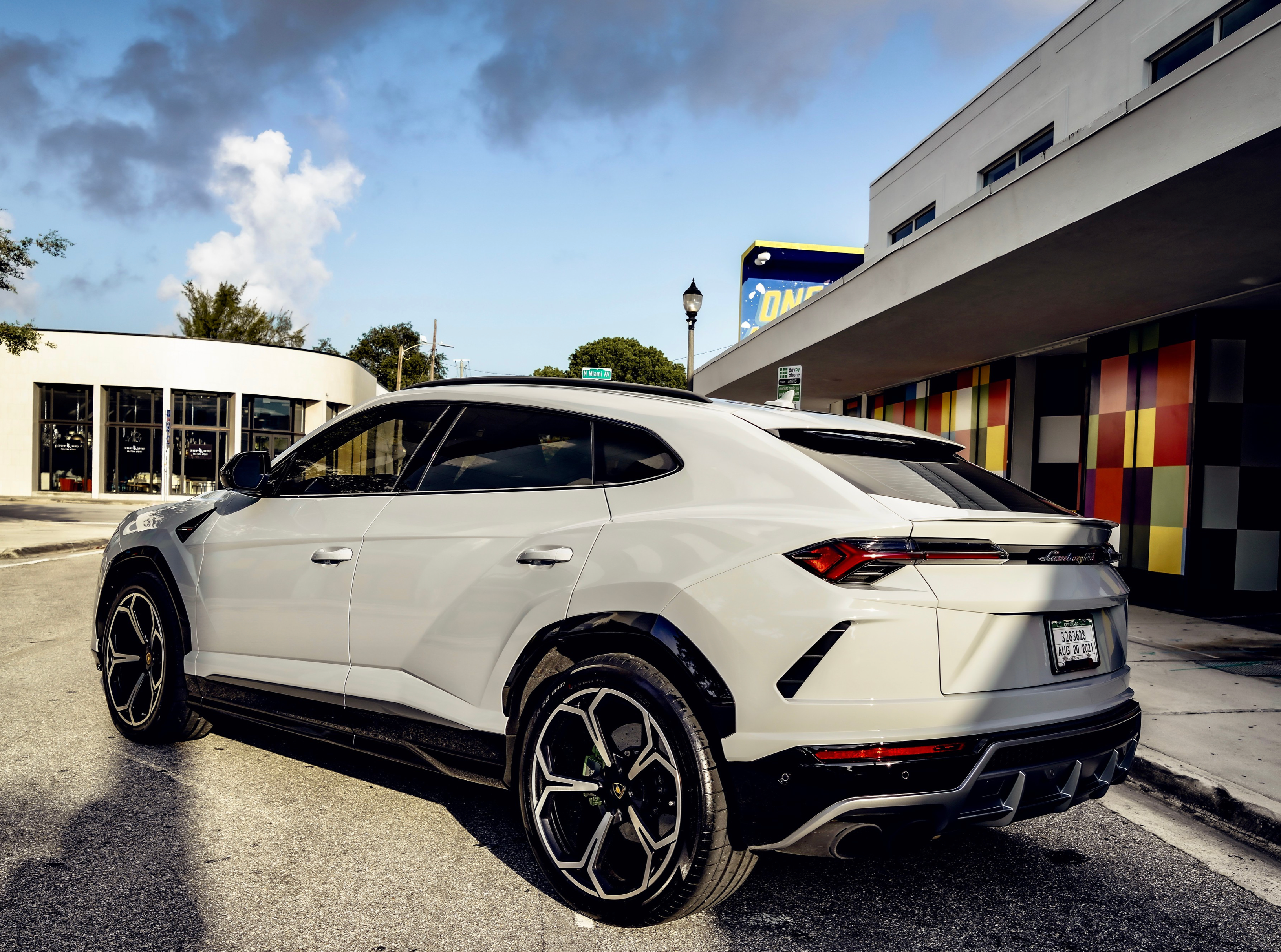 2022 LAMBORGHINI URUS - DOVE GRAY 2022