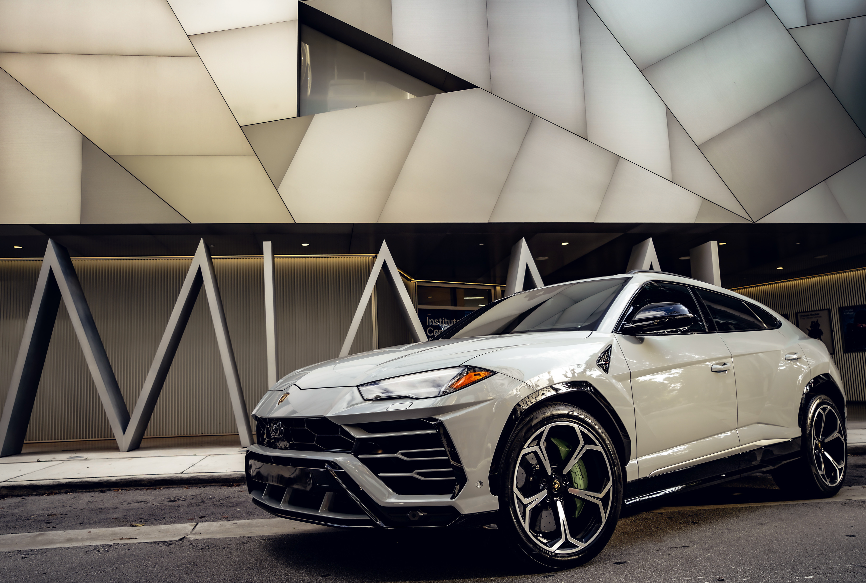 2022 LAMBORGHINI URUS - DOVE GRAY 2022