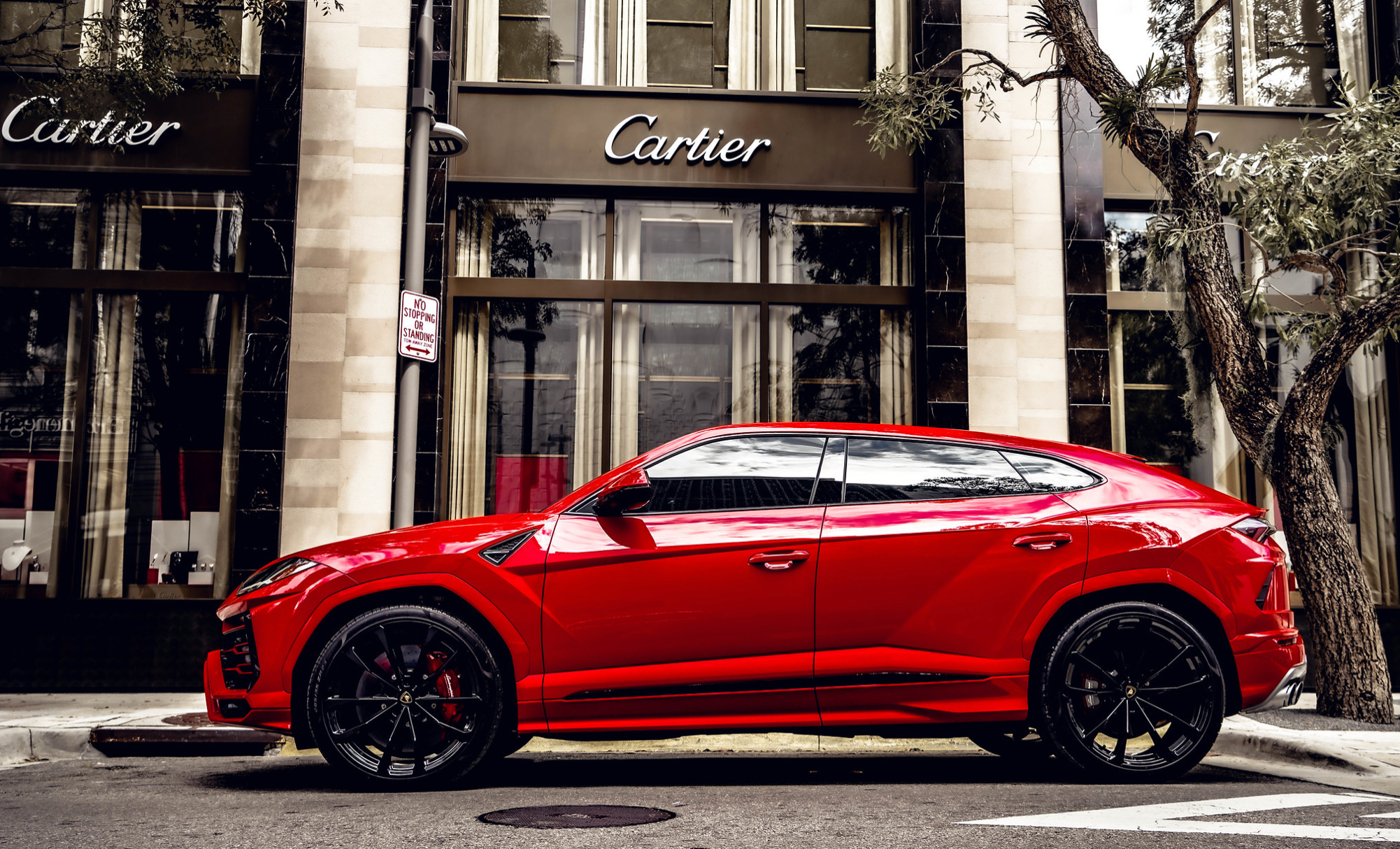 2022 LAMBORGHINI URUS - RED