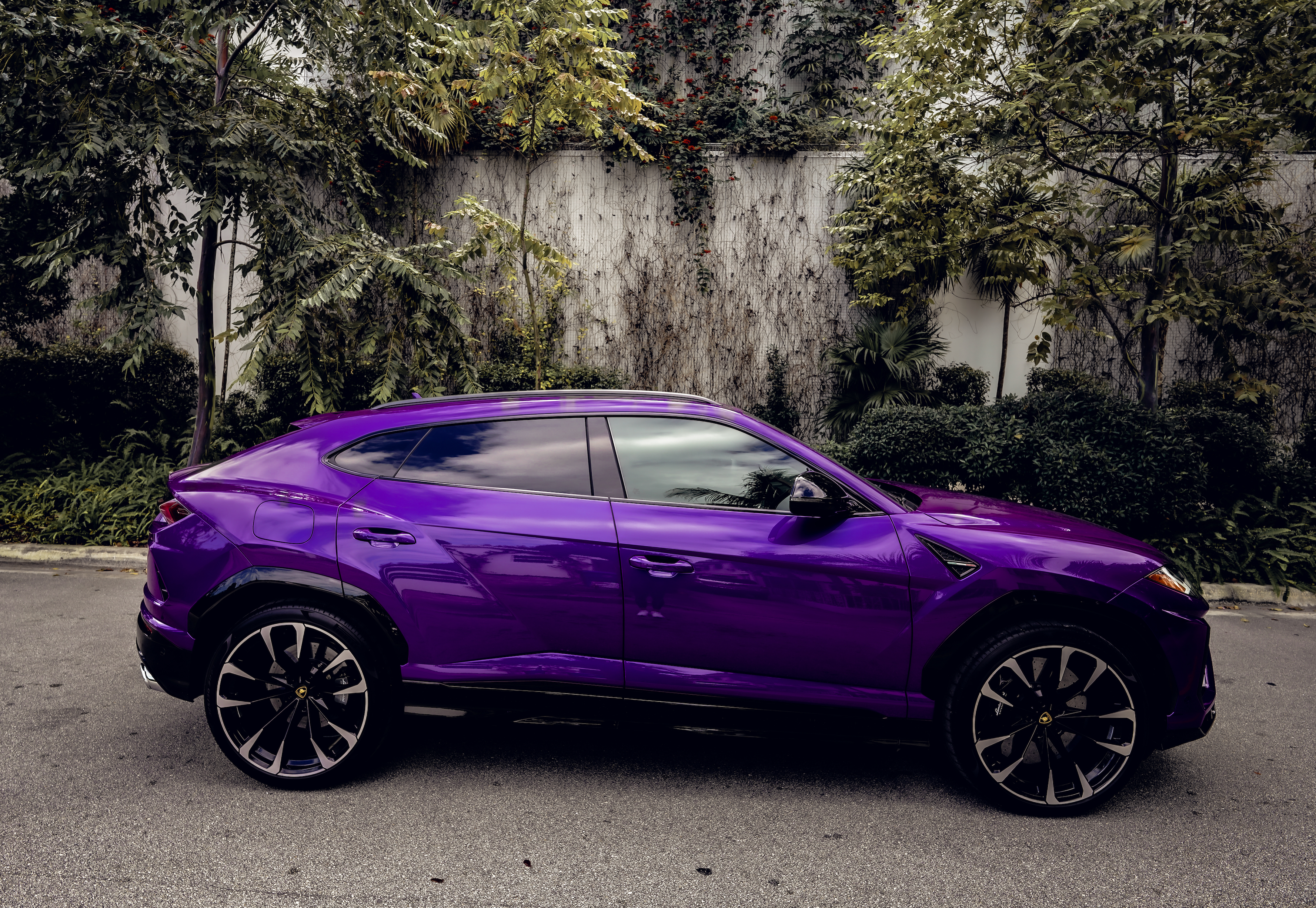 2022 LAMBORGHINI URUS PURPLE