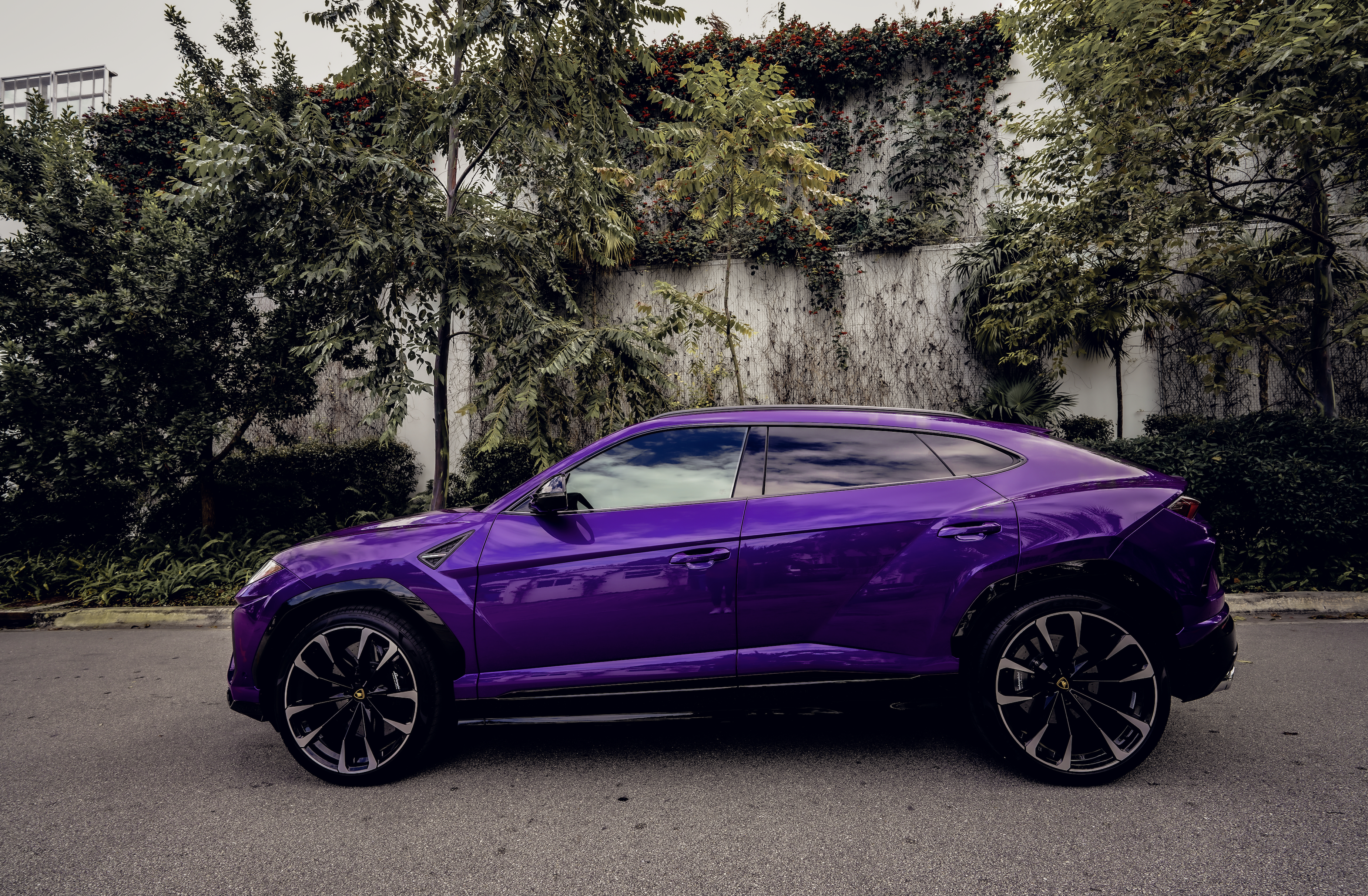 2022 LAMBORGHINI URUS PURPLE