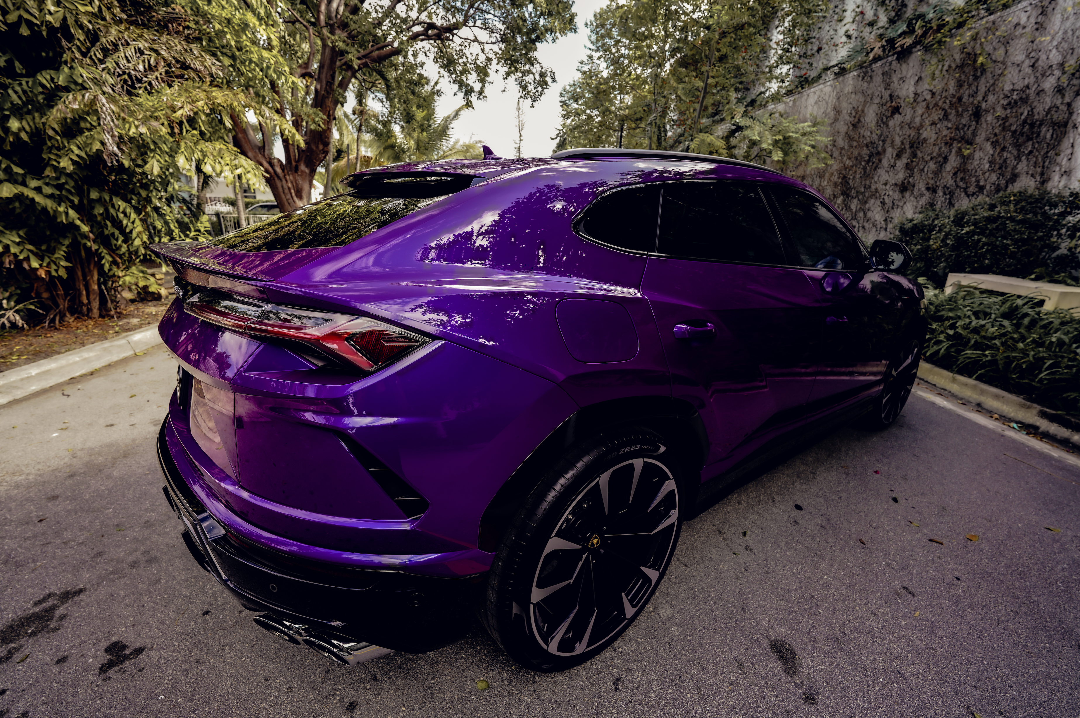 2022 LAMBORGHINI URUS PURPLE