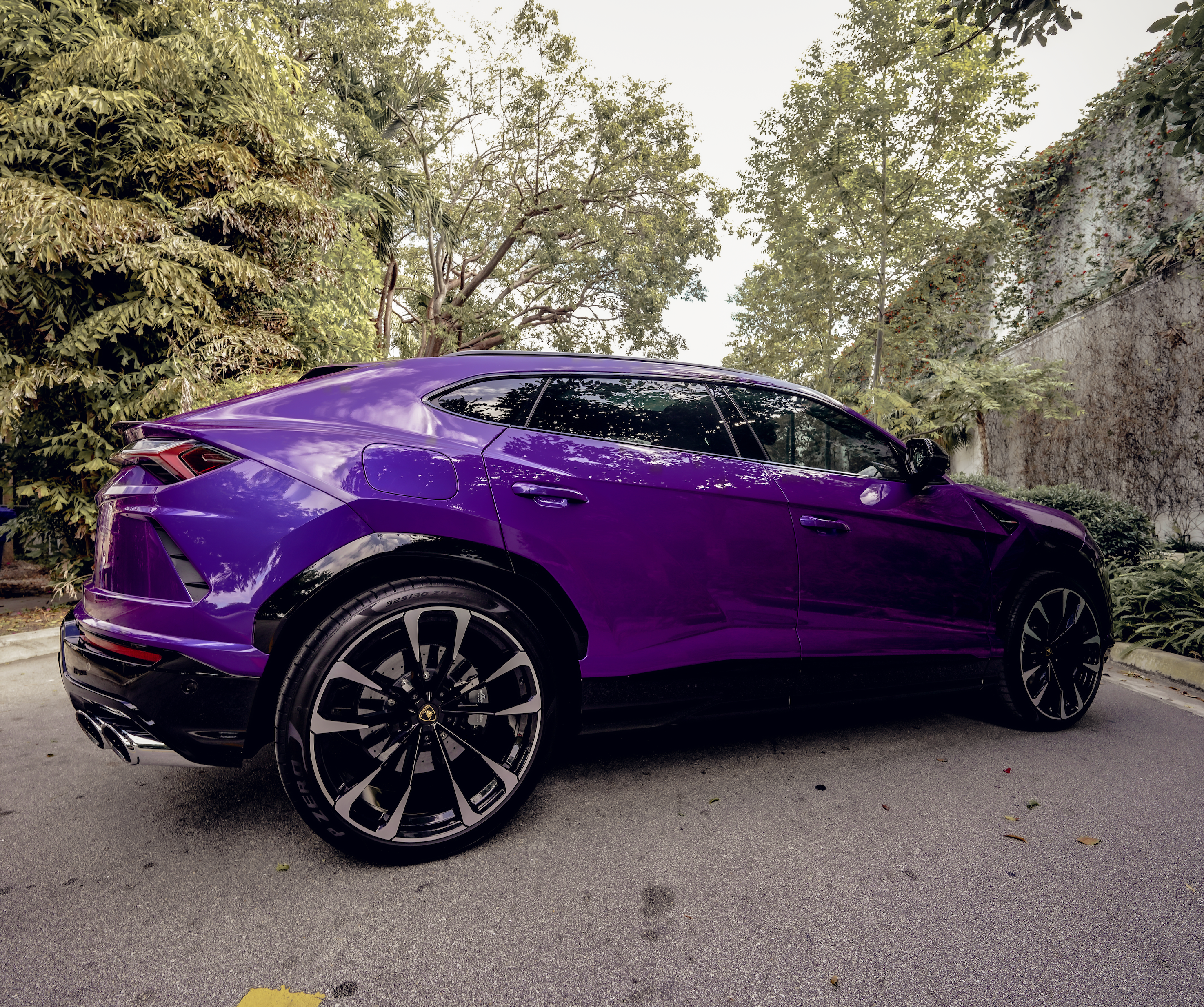 2022 LAMBORGHINI URUS PURPLE