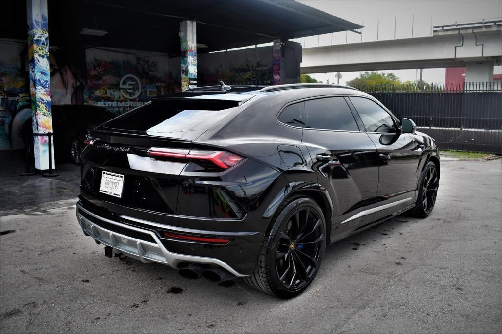 2022 LAMBORGHINI URUS BLACK