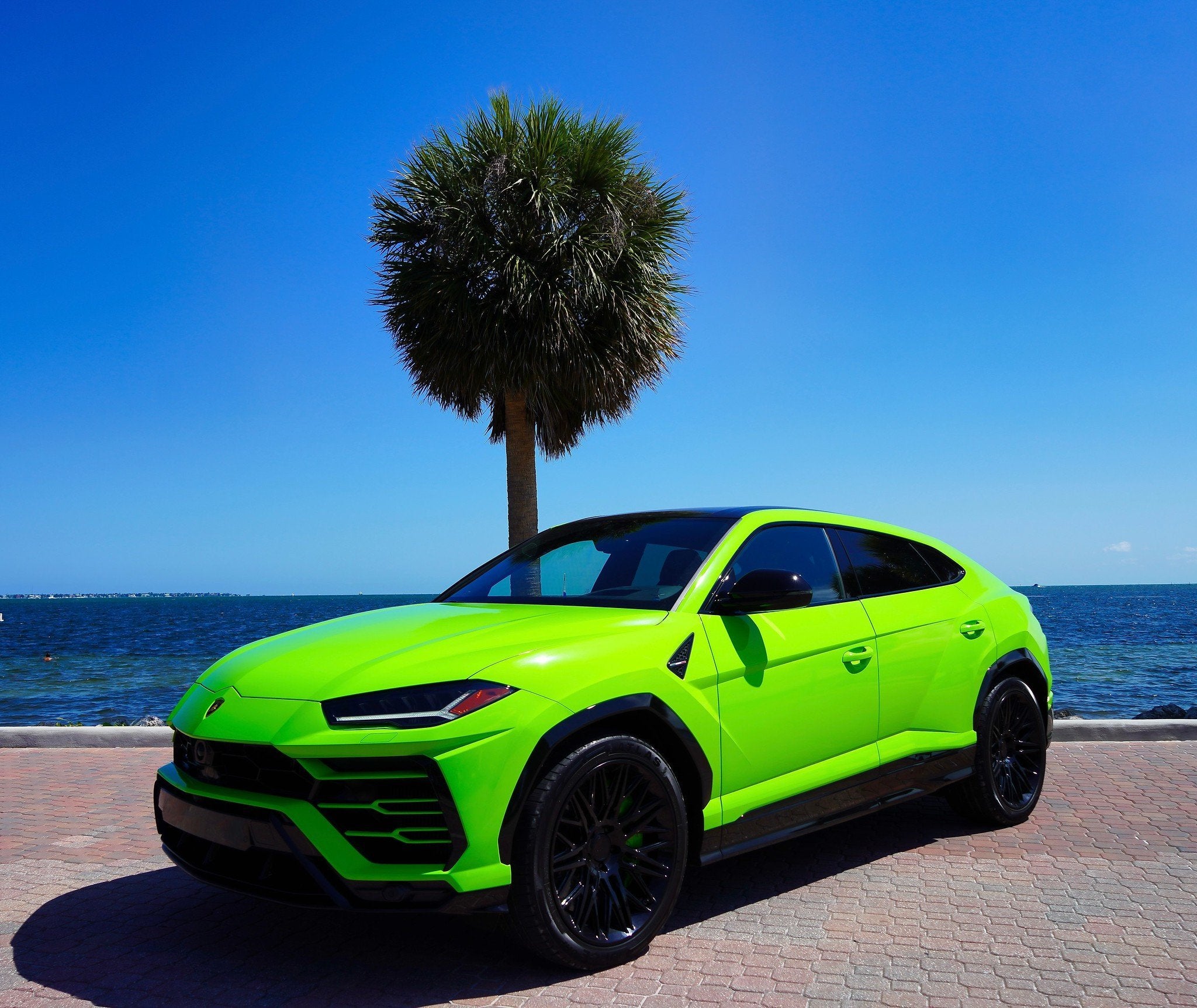 2022 LAMBORGHINI URUS - NEON GREEN